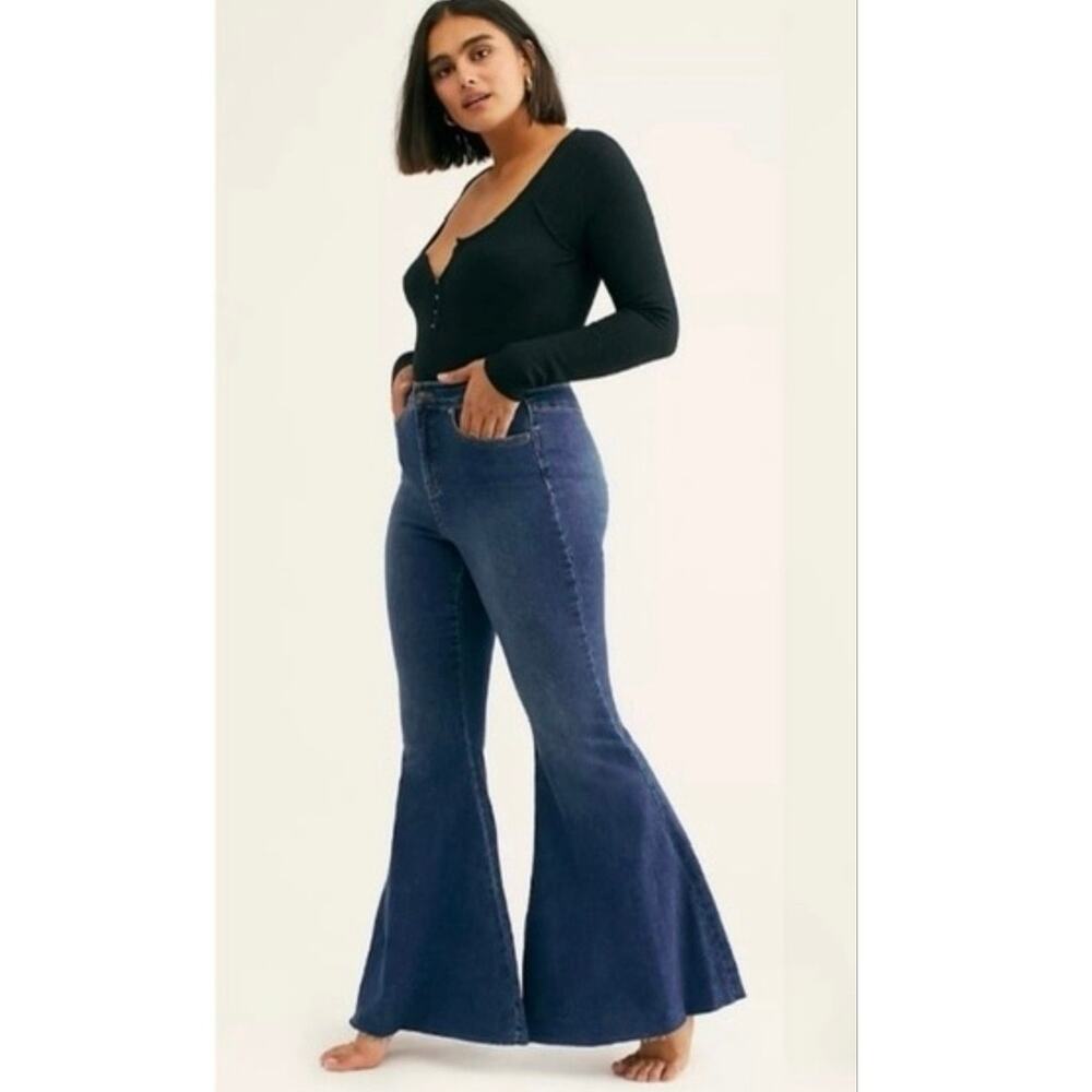 We The Free FP Blue Denim Curvy Lace Up Back Flare Jeans Size 29
